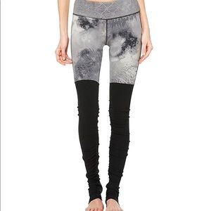 EUC alo goddess smoke print leggings xs